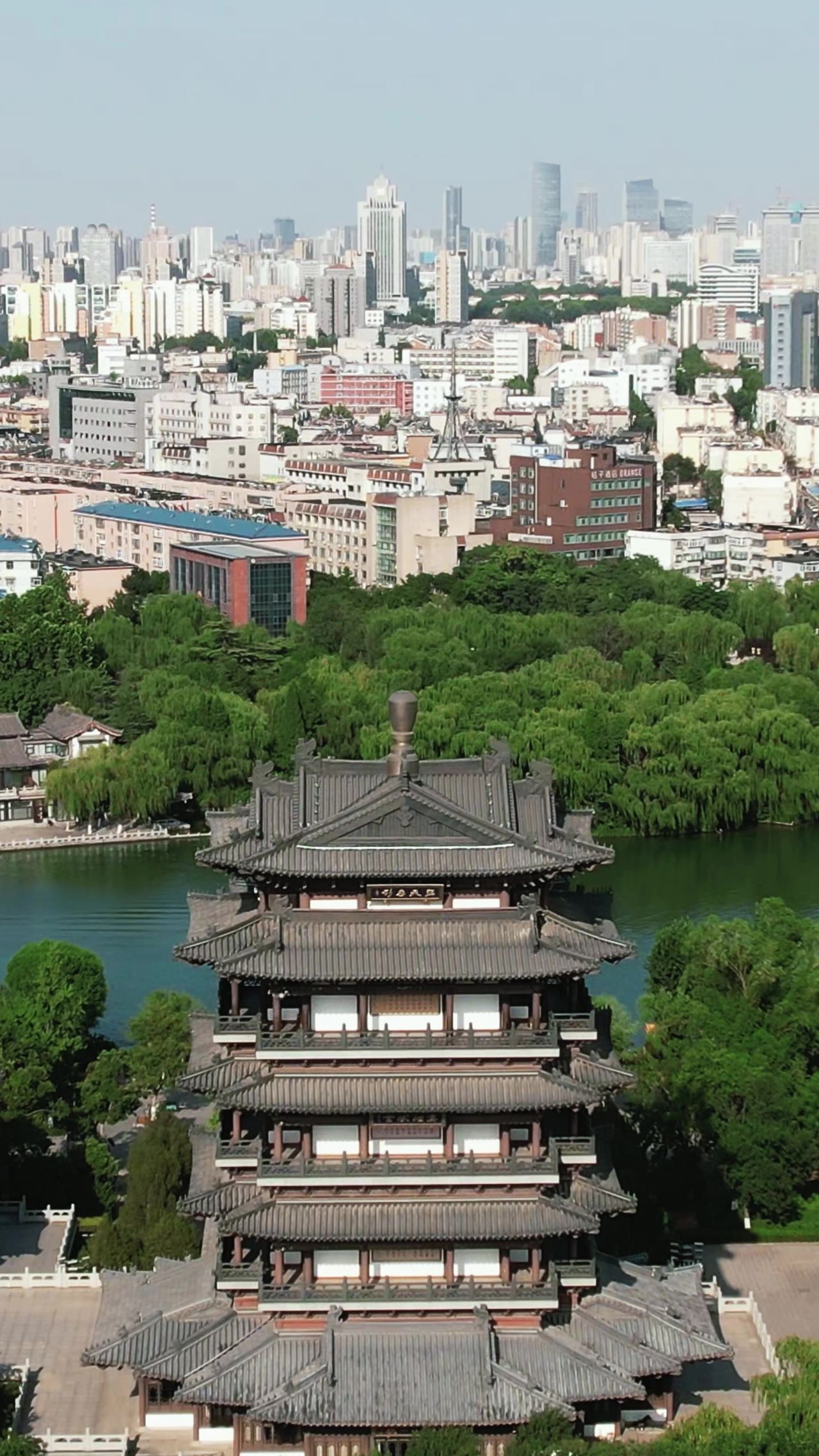山东济南大明湖5A景区超然楼竖屏航拍  
