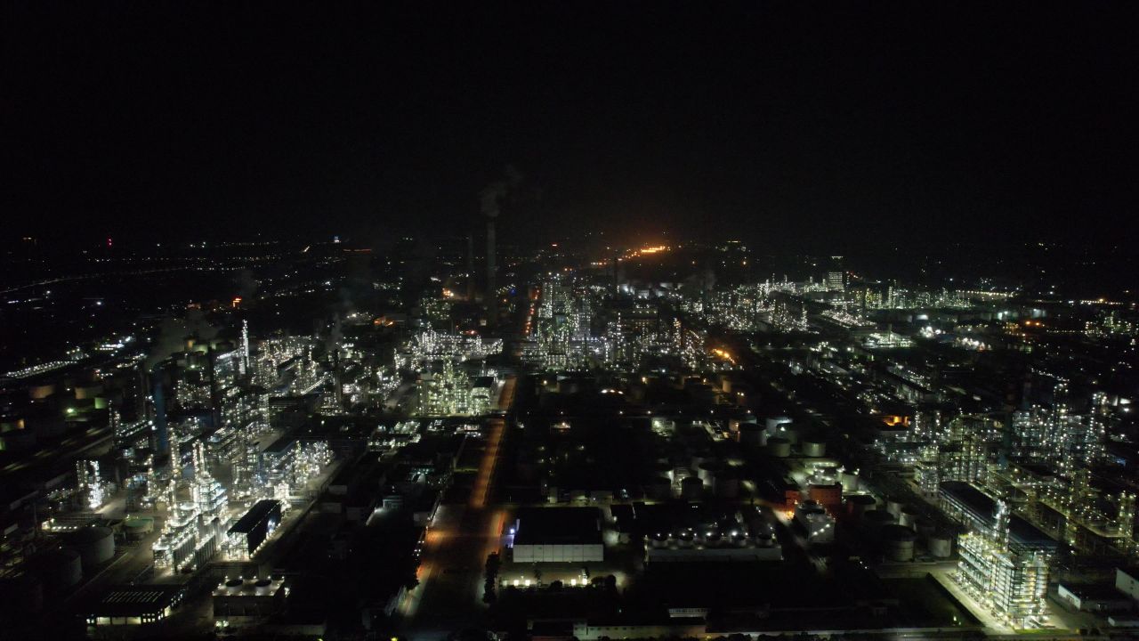 中国石化茂名石化工厂夜景航拍  