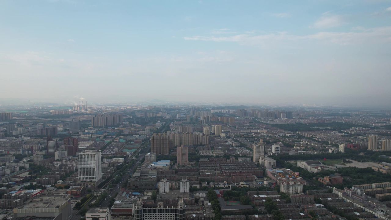 山东淄博城市清晨迷雾航拍 