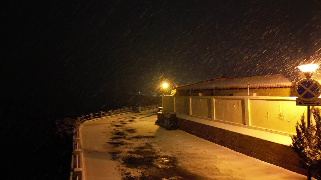 青岛老城区琴屿路夜景海边雪景航拍 2