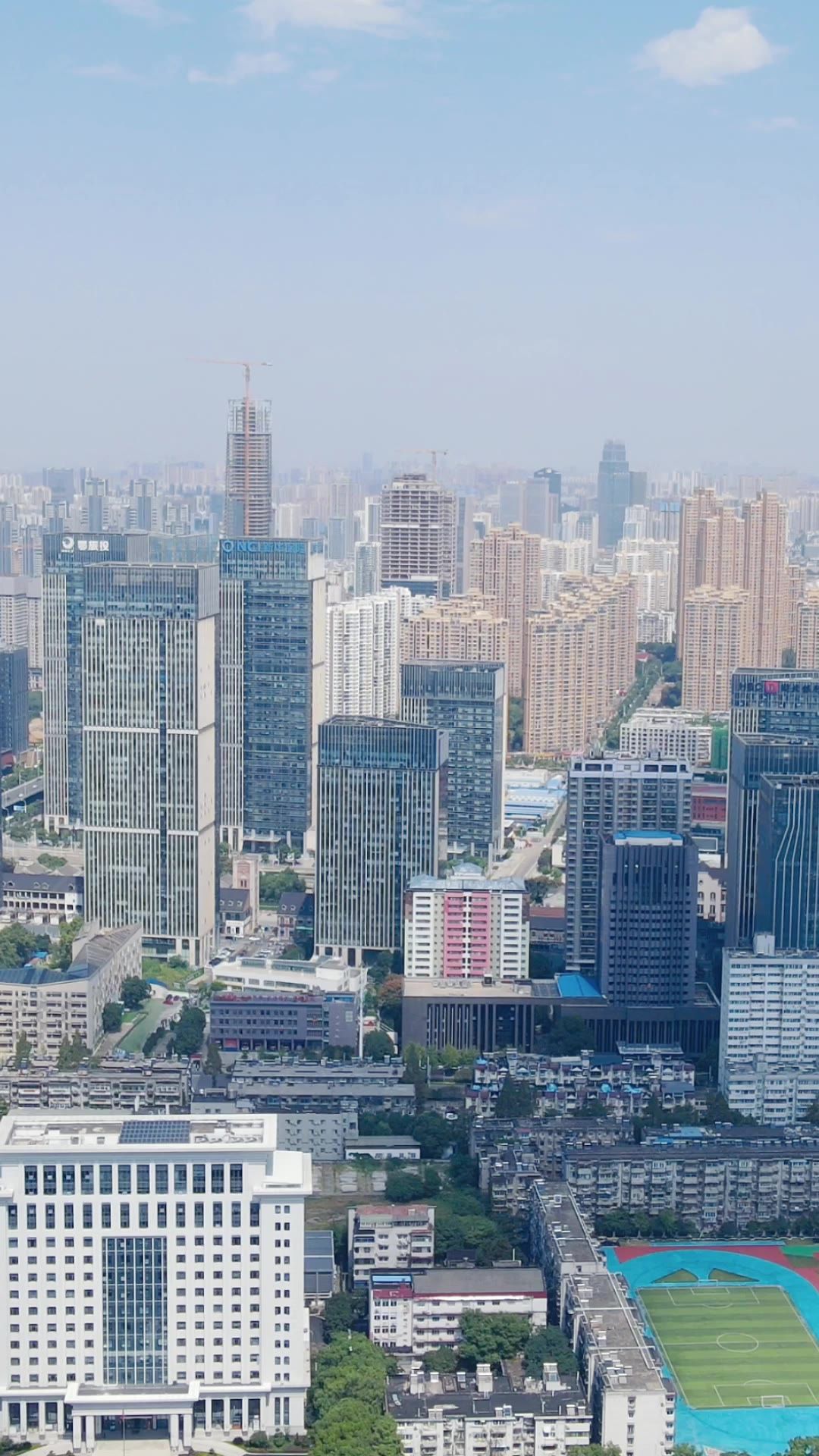  城市航拍武汉长城会CBD竖屏