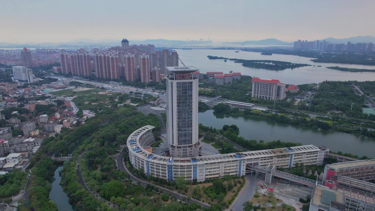 航拍厦门华侨大学 7