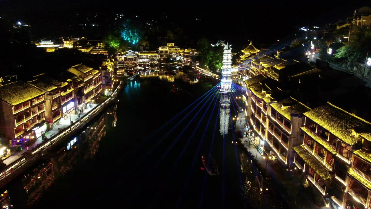 湖南湘西凤凰古城夜景灯光航拍  