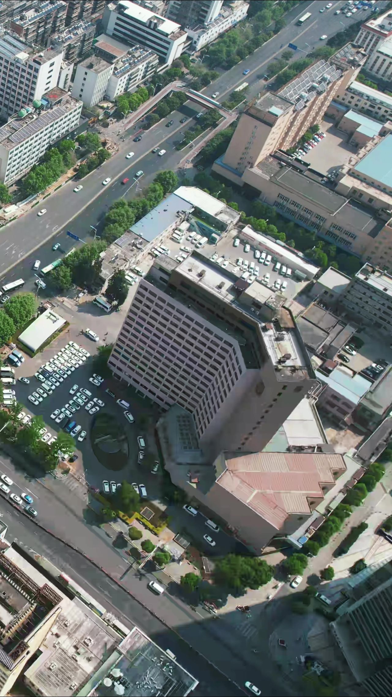 城市交通车辆行书竖屏航拍 