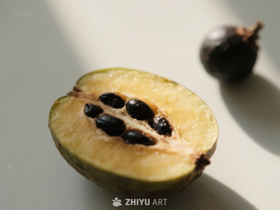 切开的果实展示黑色种子 233