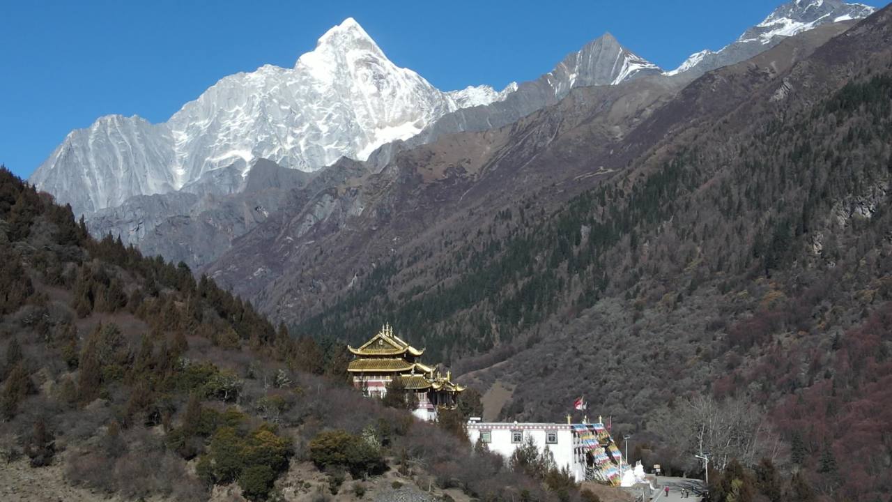 四姑娘雪山及周边雪山 3