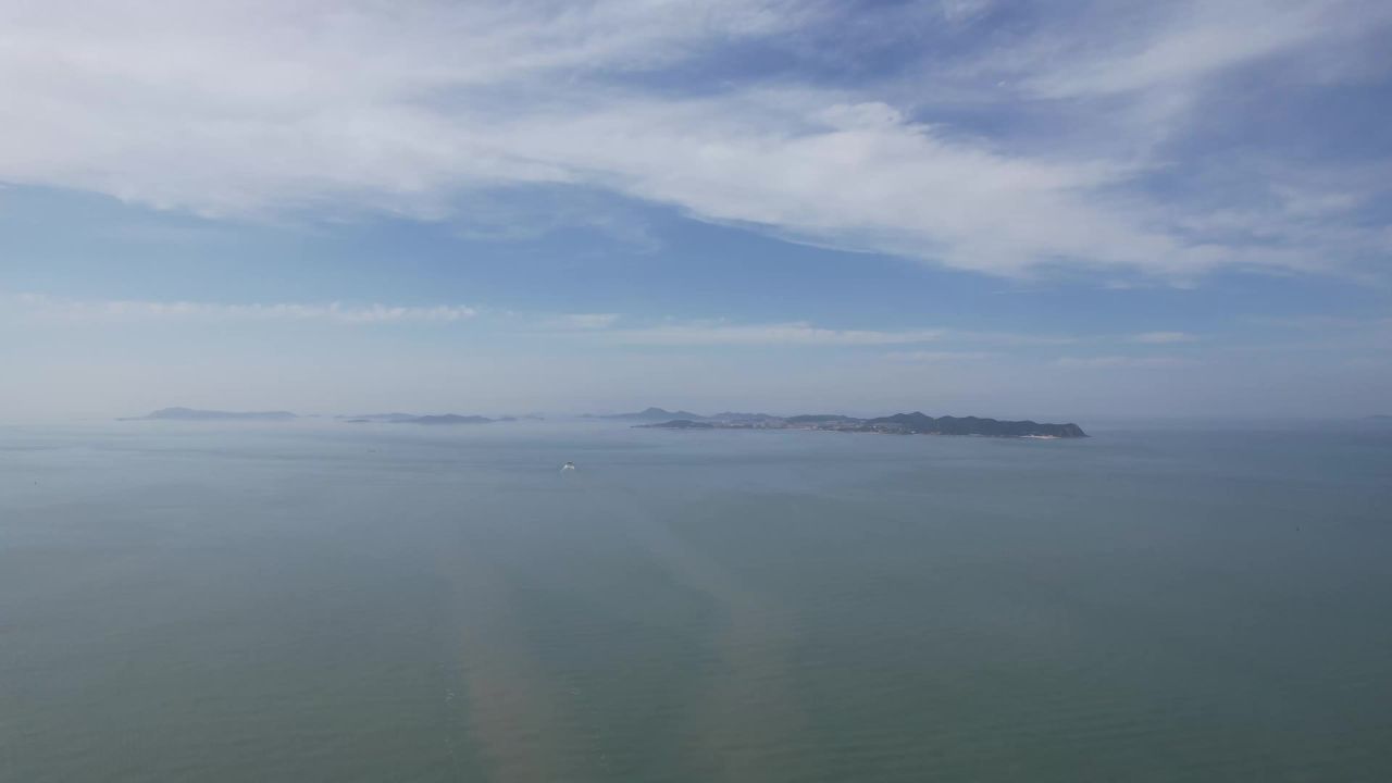 大海海洋沙滩礁石海岛自然风光航拍