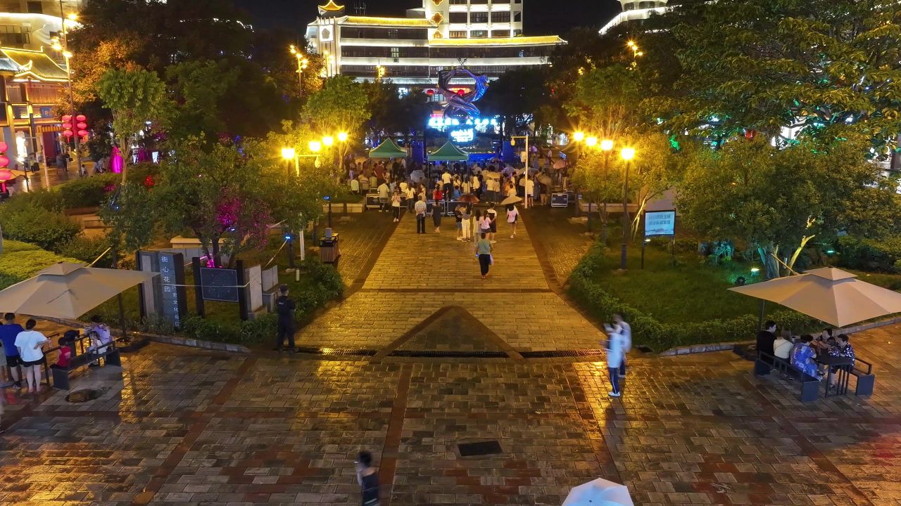 4k城市夜晚广场音乐会