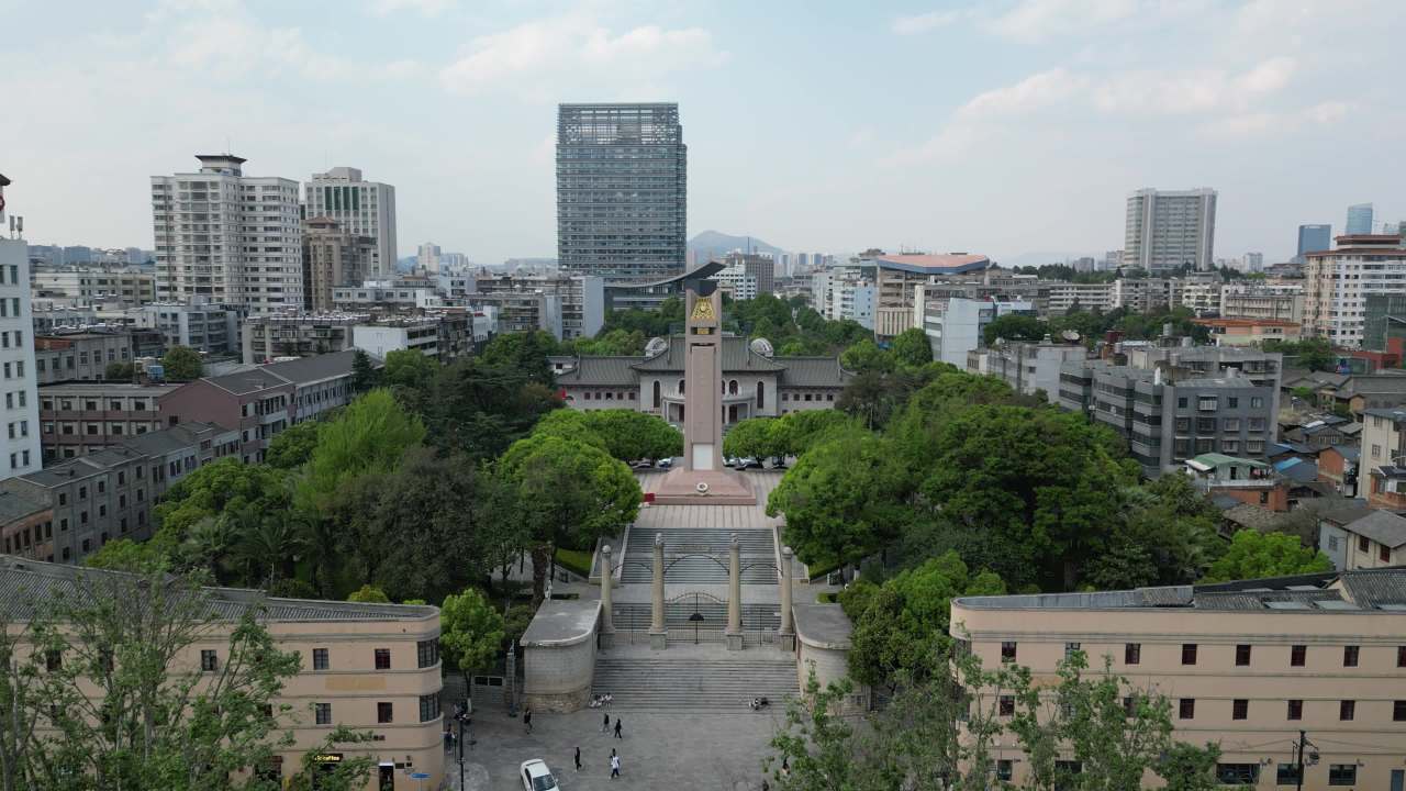 城市中心的纪念碑
