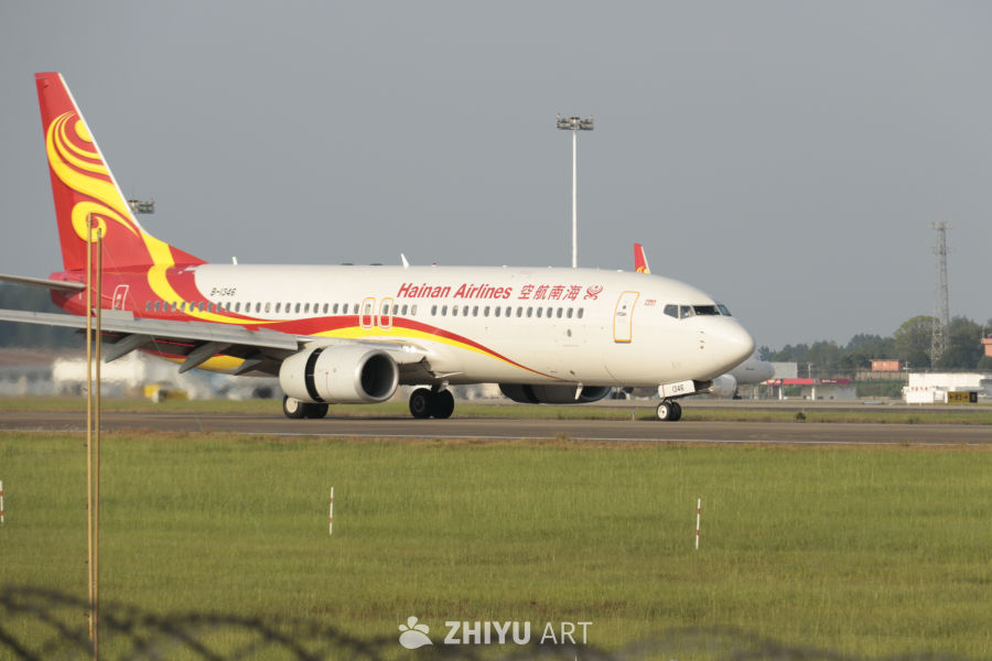 海南航空飞机准备起飞