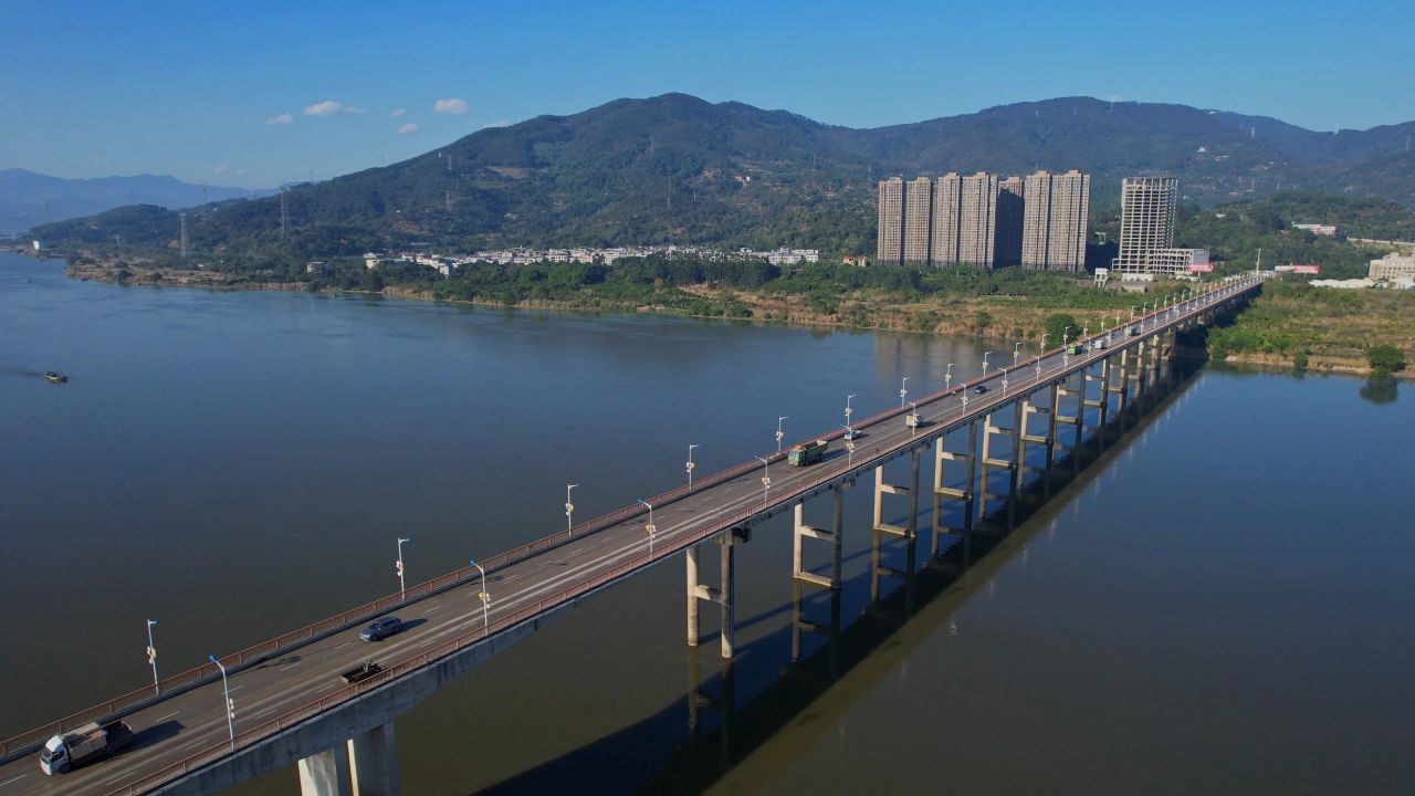 航拍福州闽侯大桥建筑风光 8