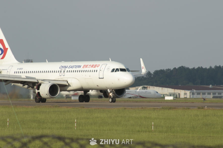 中国东方航空飞机准备起飞