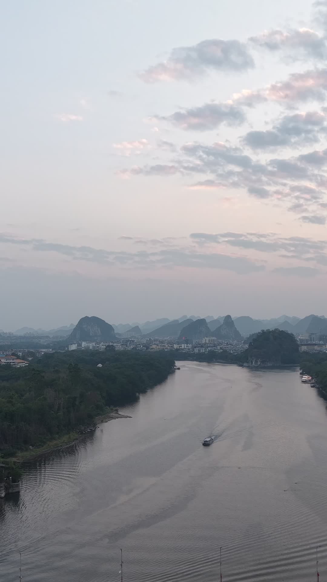 夕阳下的漓江风光