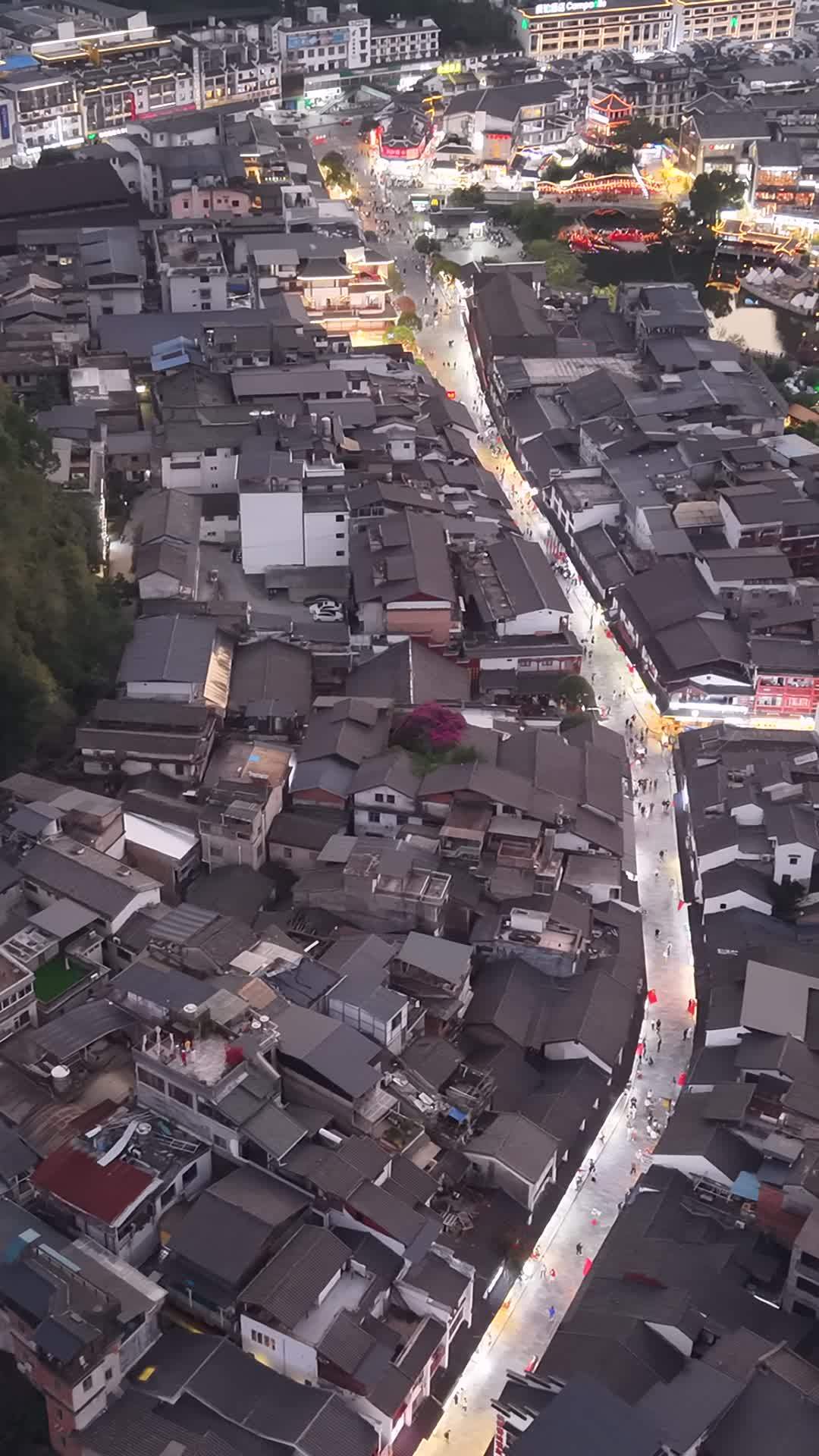 古街夜色繁华