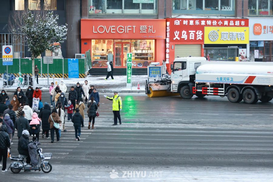 兰州市迎来2025年入冬首场降雪 4