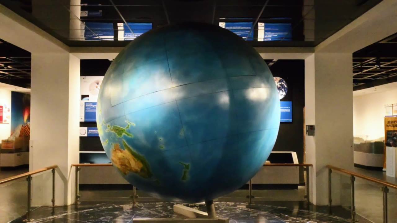 旋转的地球模型 中国地质博物馆