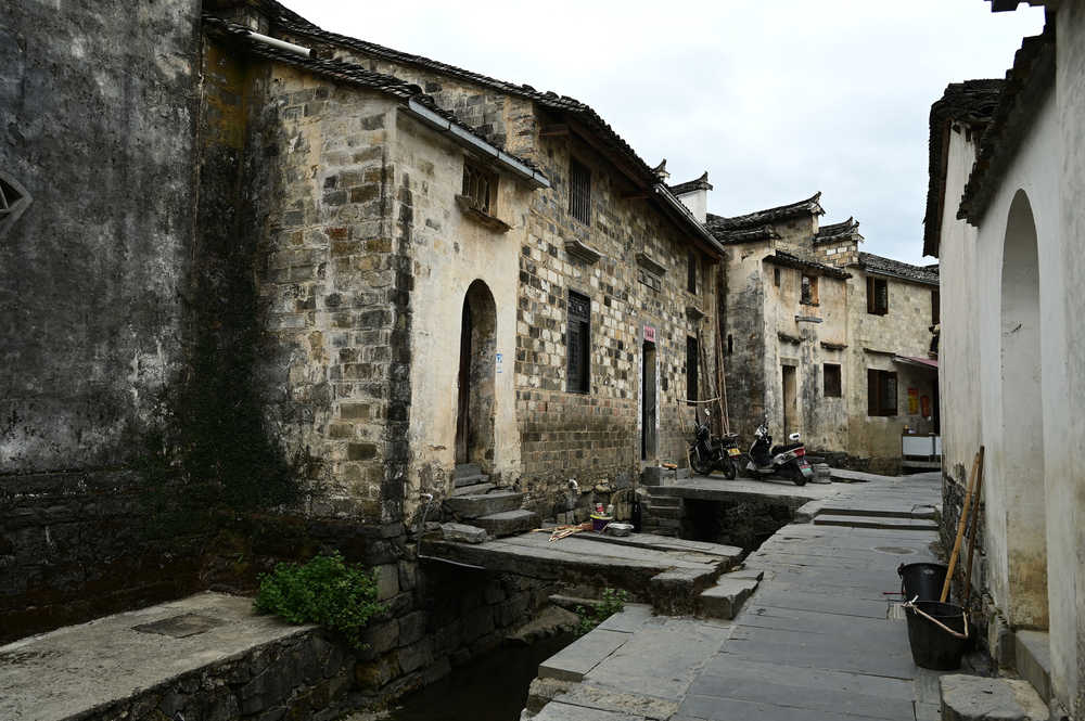 安徽黟县西递古村的徽派古建筑群 2