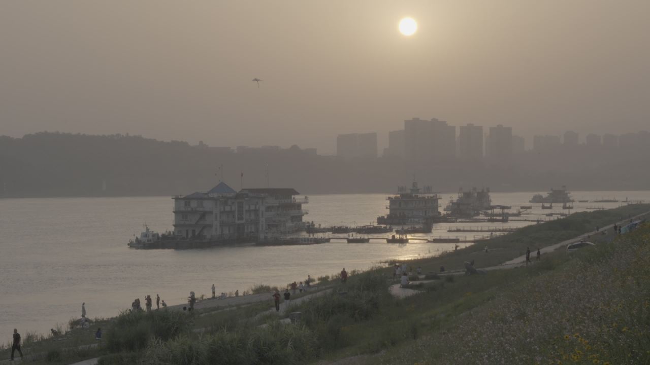 宜昌江边 74