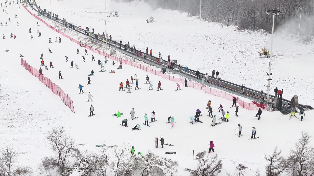 滑雪人群爆多