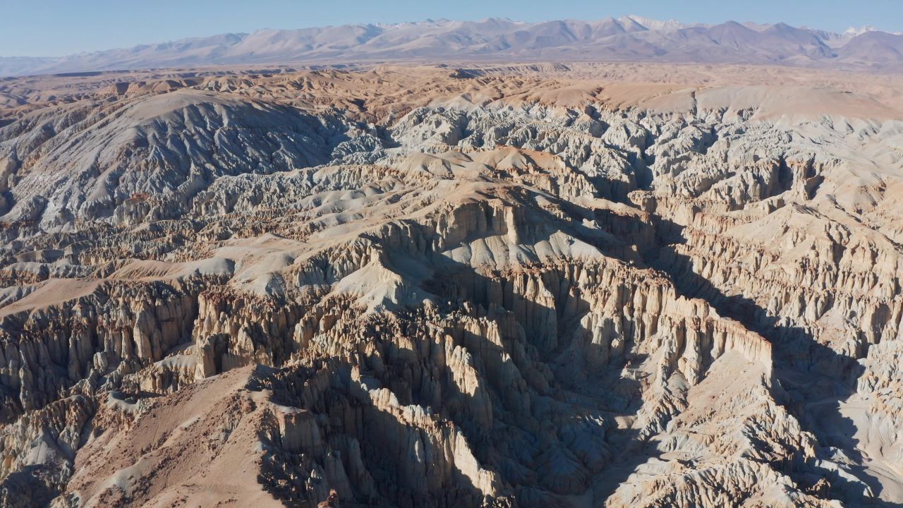 航拍西藏阿里札达土林霞义沟风景