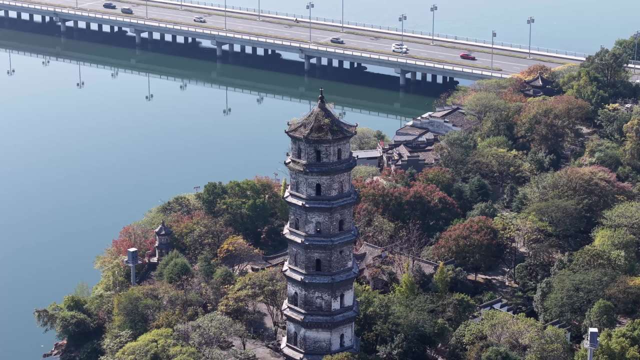 古塔与现代城市的和谐共存