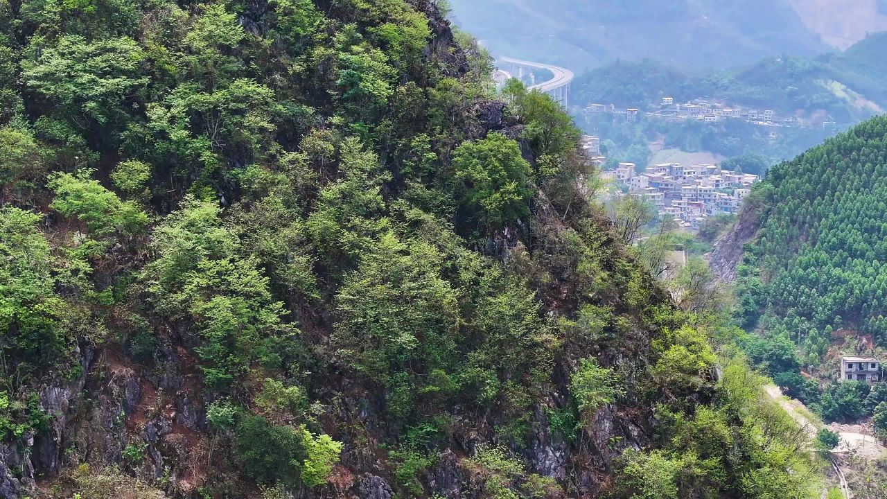 4k航拍山间高速公路