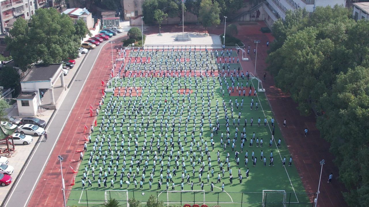 校园操场学生课间操运动航拍 