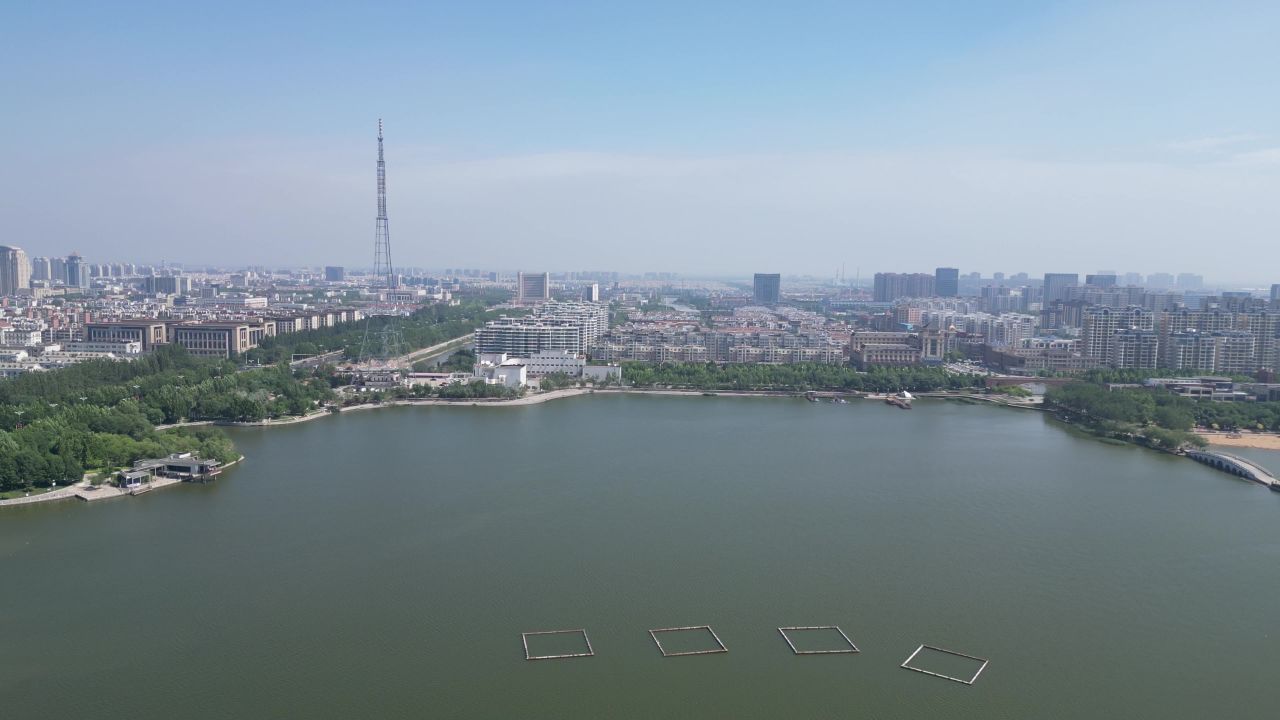  航拍山东东营清风湖公园