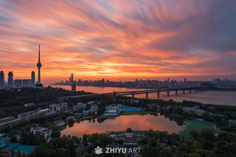 武汉长江大桥朝霞