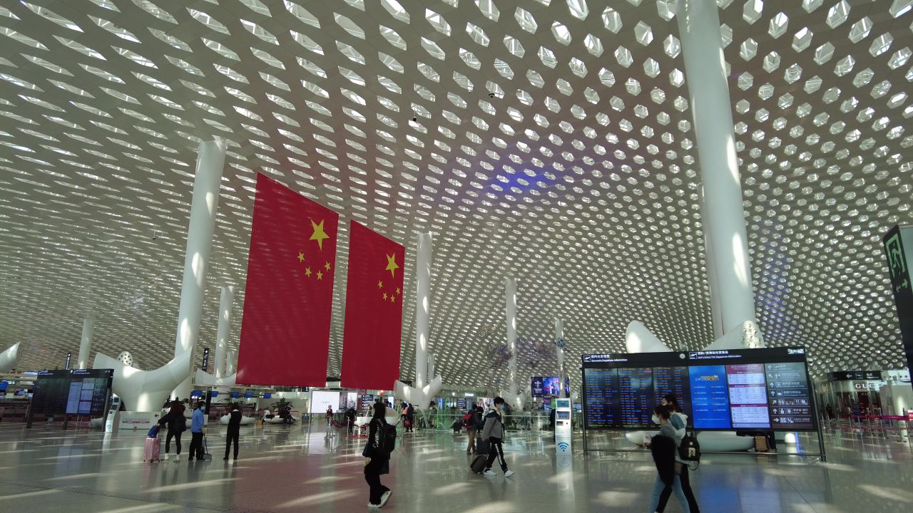 深圳宝安机场国旗
