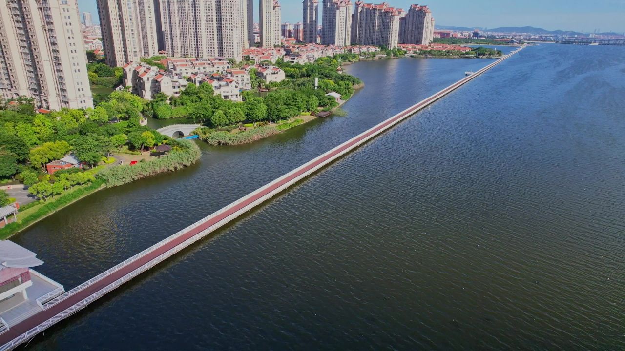航拍厦门海上自行车道