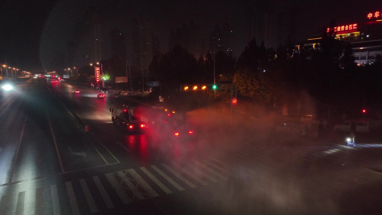 夜幕下的城市交响