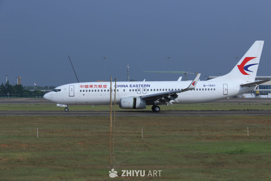 中国东方航空飞机准备起飞