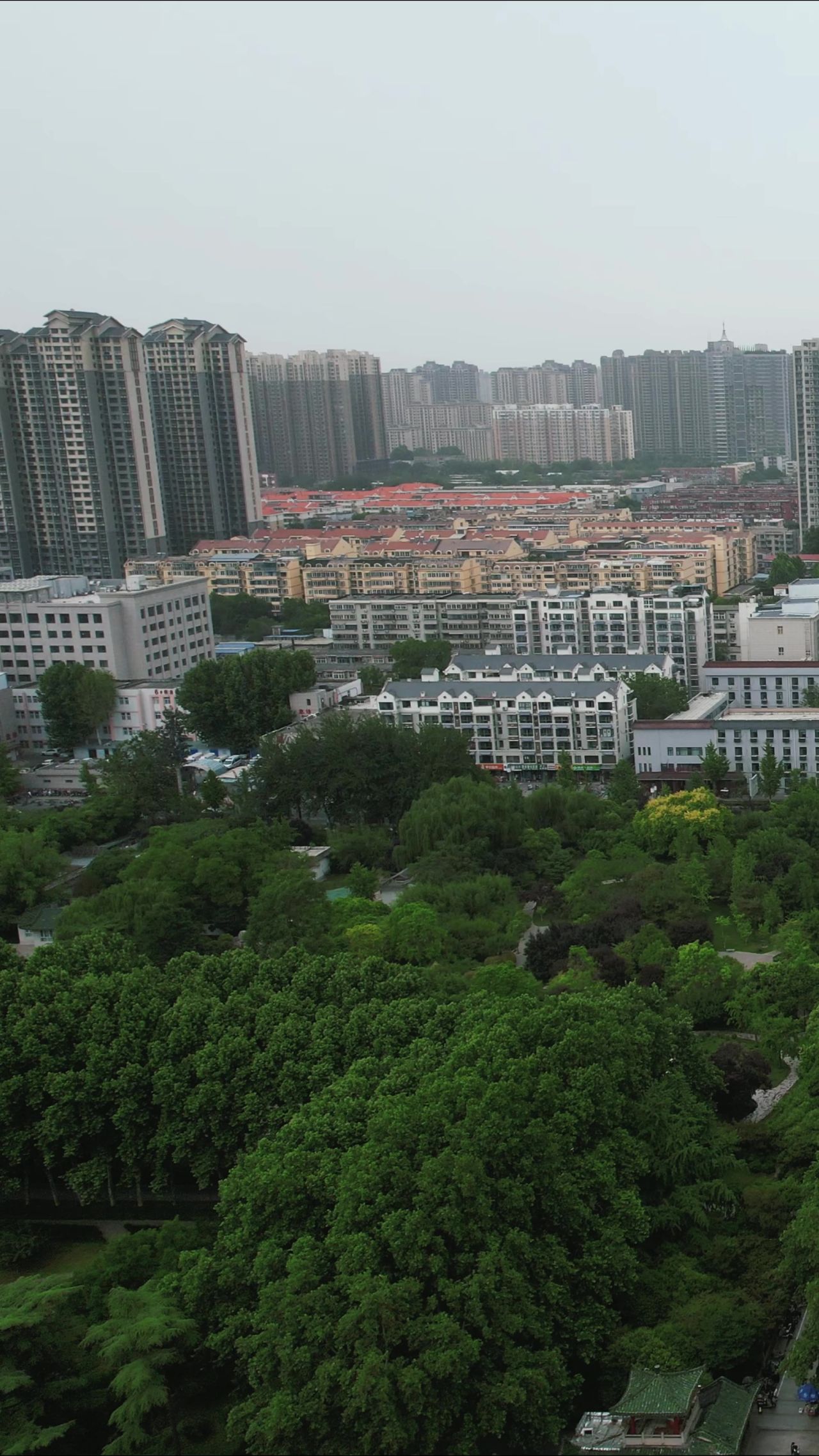河北邯郸丛台公园竖屏航拍 