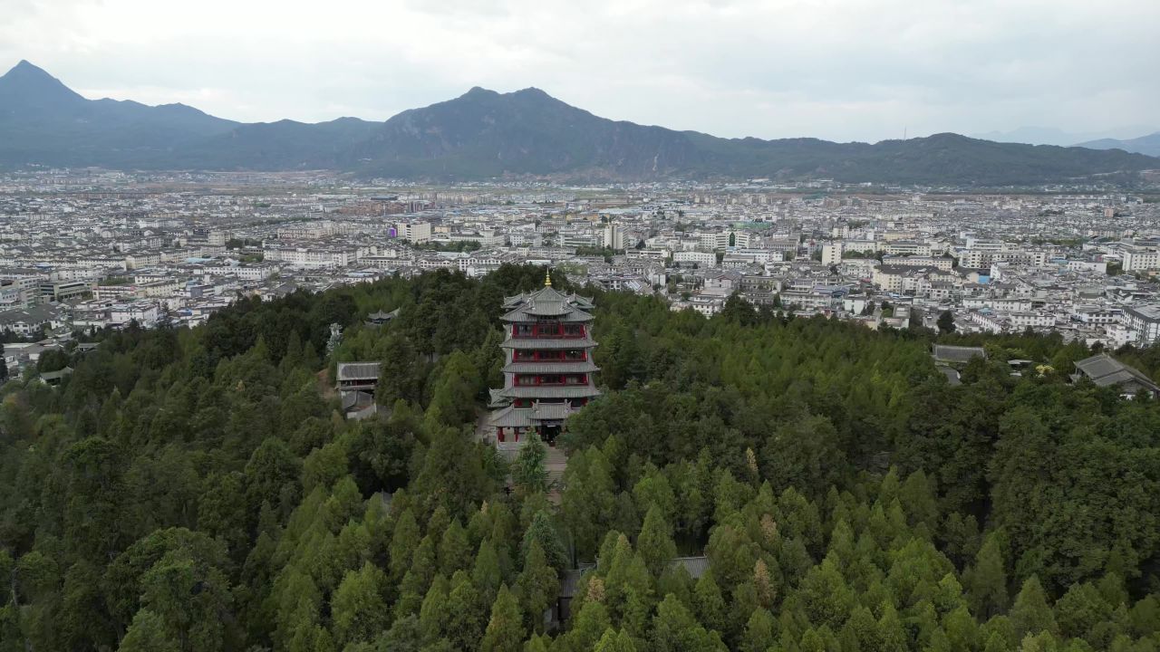 航拍云南丽江古城狮子山景区