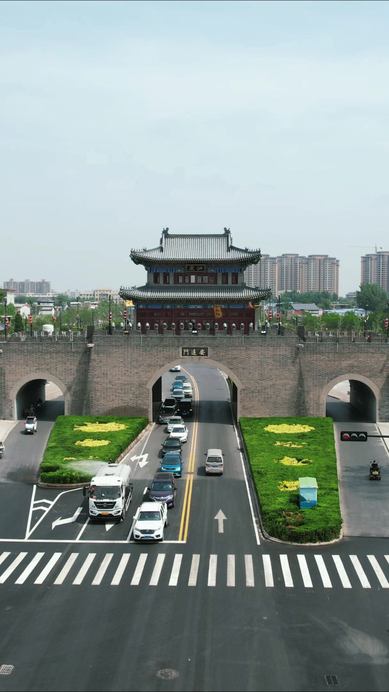河南开封古城门竖屏航拍 