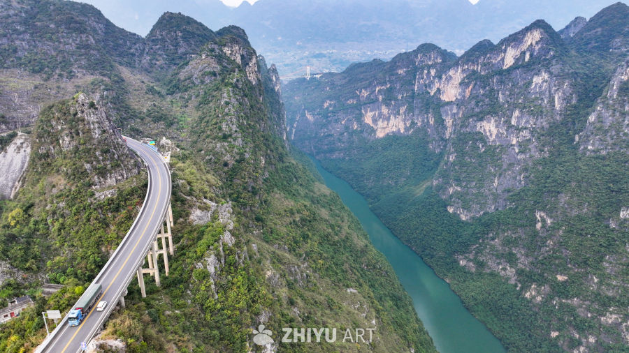 航拍山区公路  贵州关兴公路 13