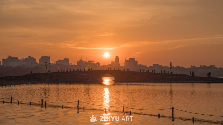 西湖断桥日出