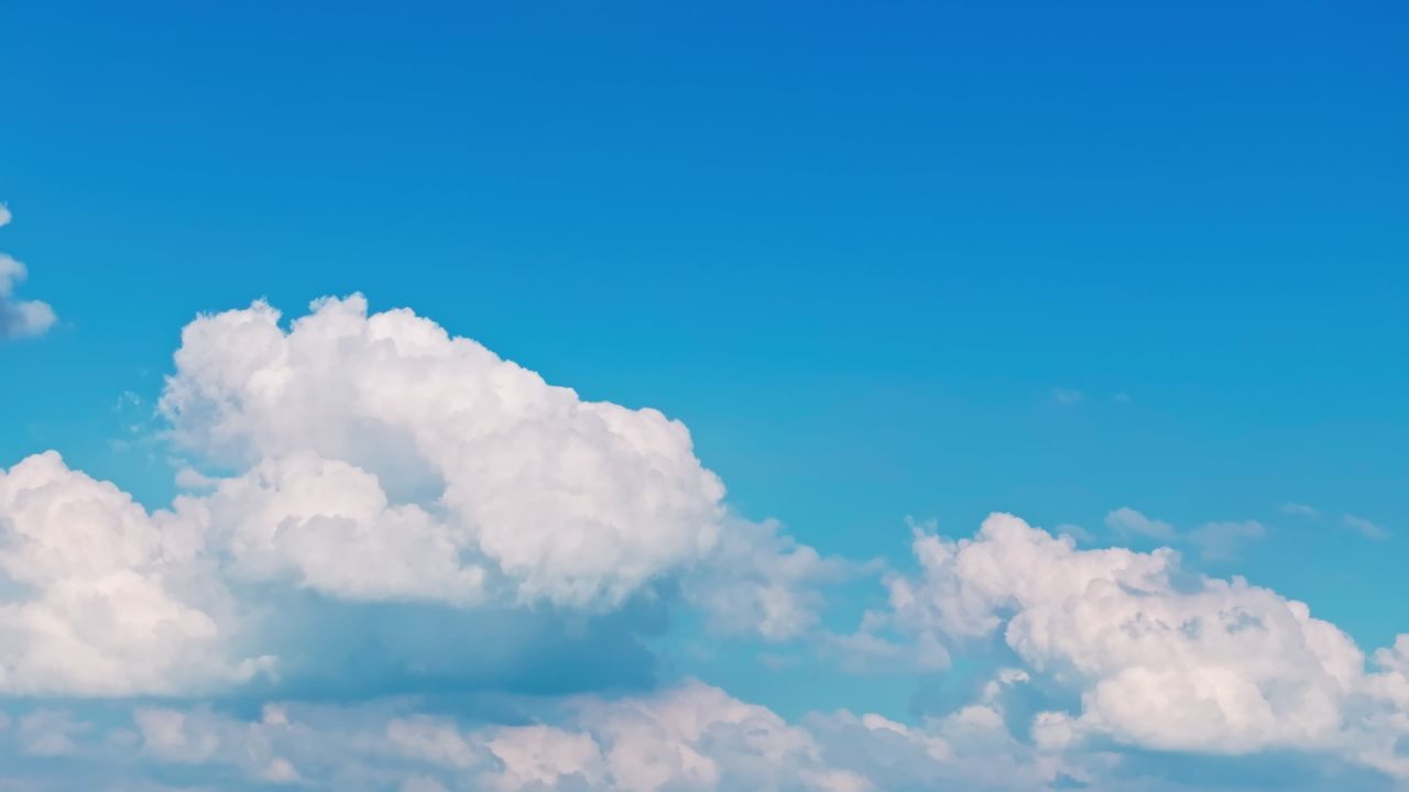 夏日蓝天白云风光航拍