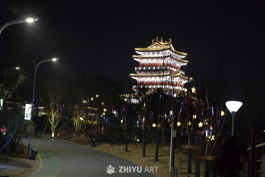 夜色中的古塔