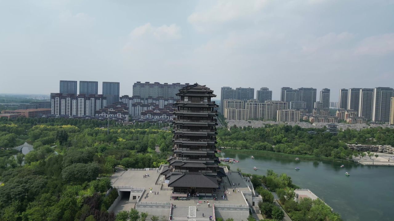航拍山东淄博齐盛湖公园海岱楼