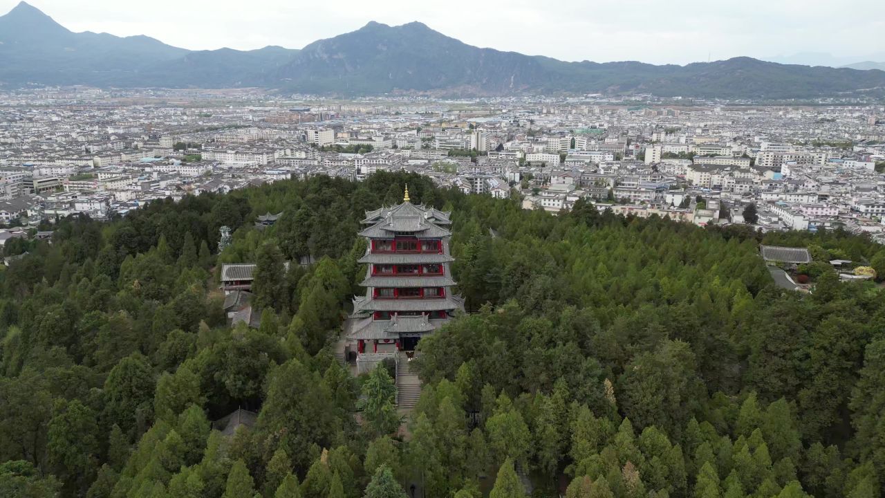 航拍云南丽江古城狮子山景区