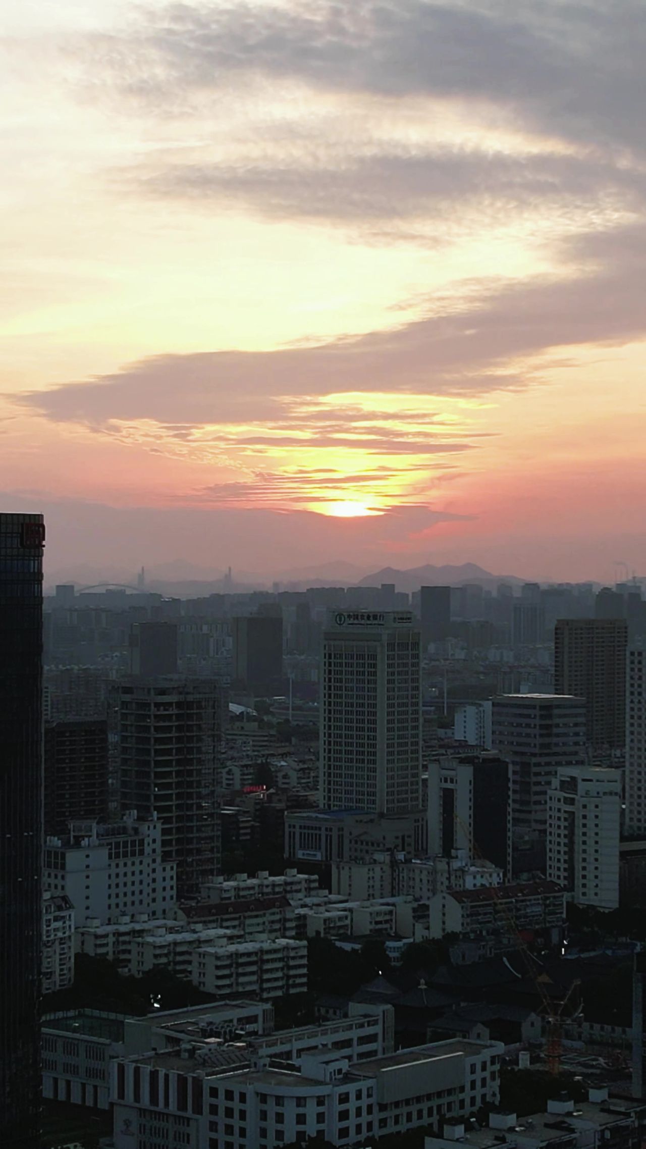  浙江宁波清晨日出彩霞竖屏航拍