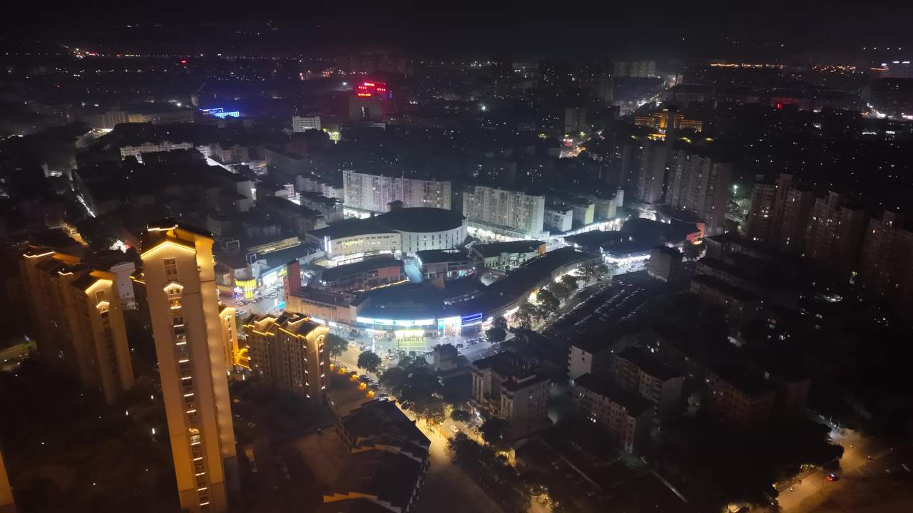 璀璨夜色下的都市繁华