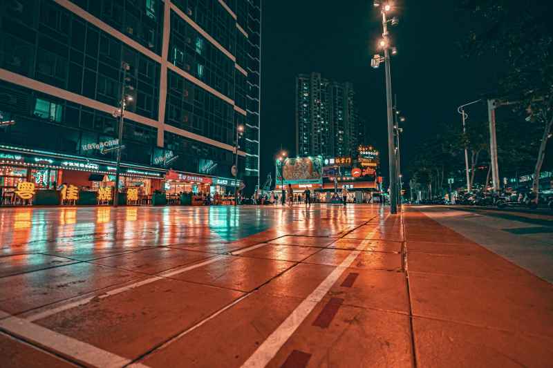 夜晚的篮球场