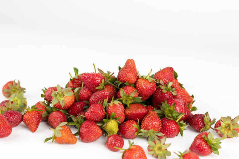 新鲜草莓水果实拍 8