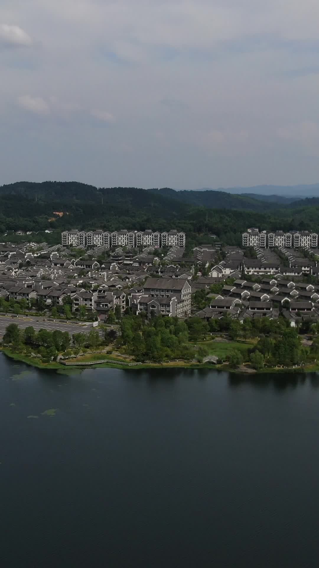 湖畔静谧住宅区