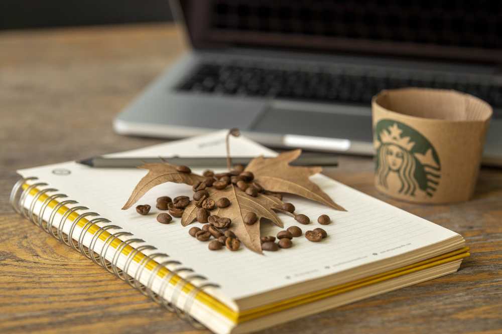 秋咖啡笔记本电脑