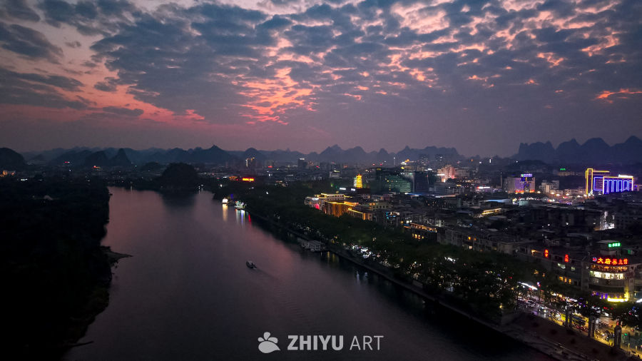 夕阳下的漓江夜景