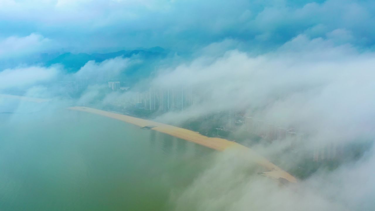 珠海三月俯视城市云海 三